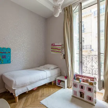 Apartment Veeve - Geometric Beauty