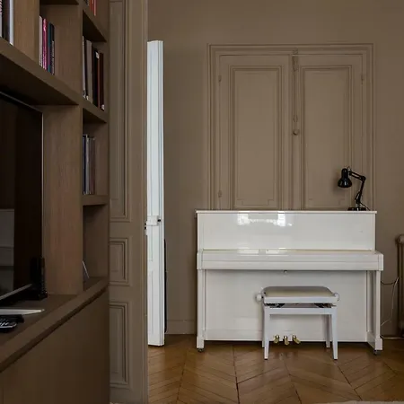 Apartment Veeve - Geometric Beauty *