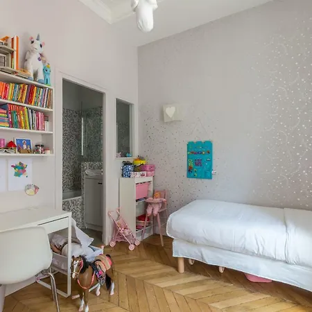 Apartment Veeve - Geometric Beauty