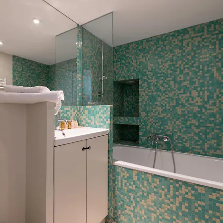 Apartment Veeve - Geometric Beauty